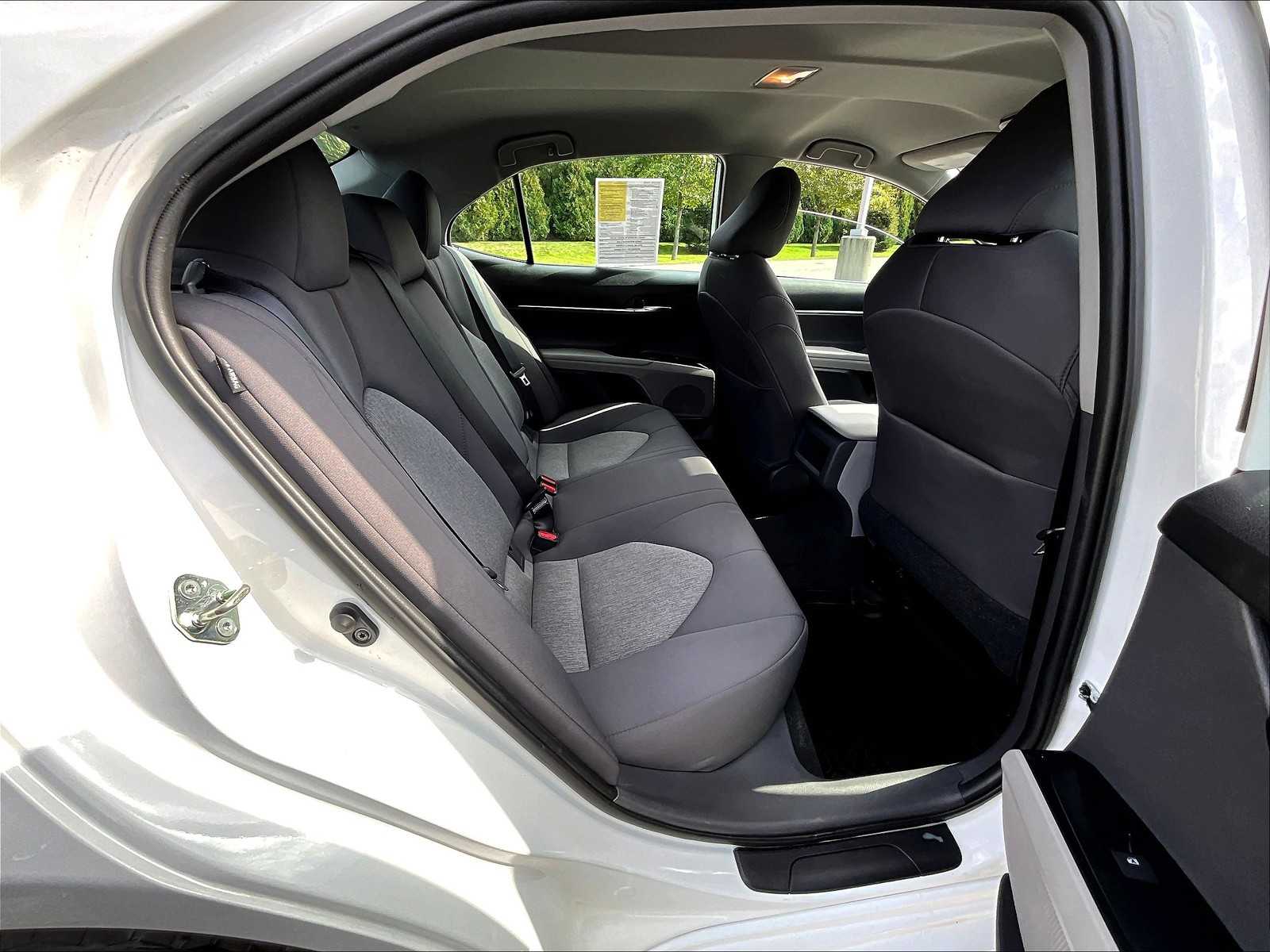 2020 Toyota Camry LE - Photo 16