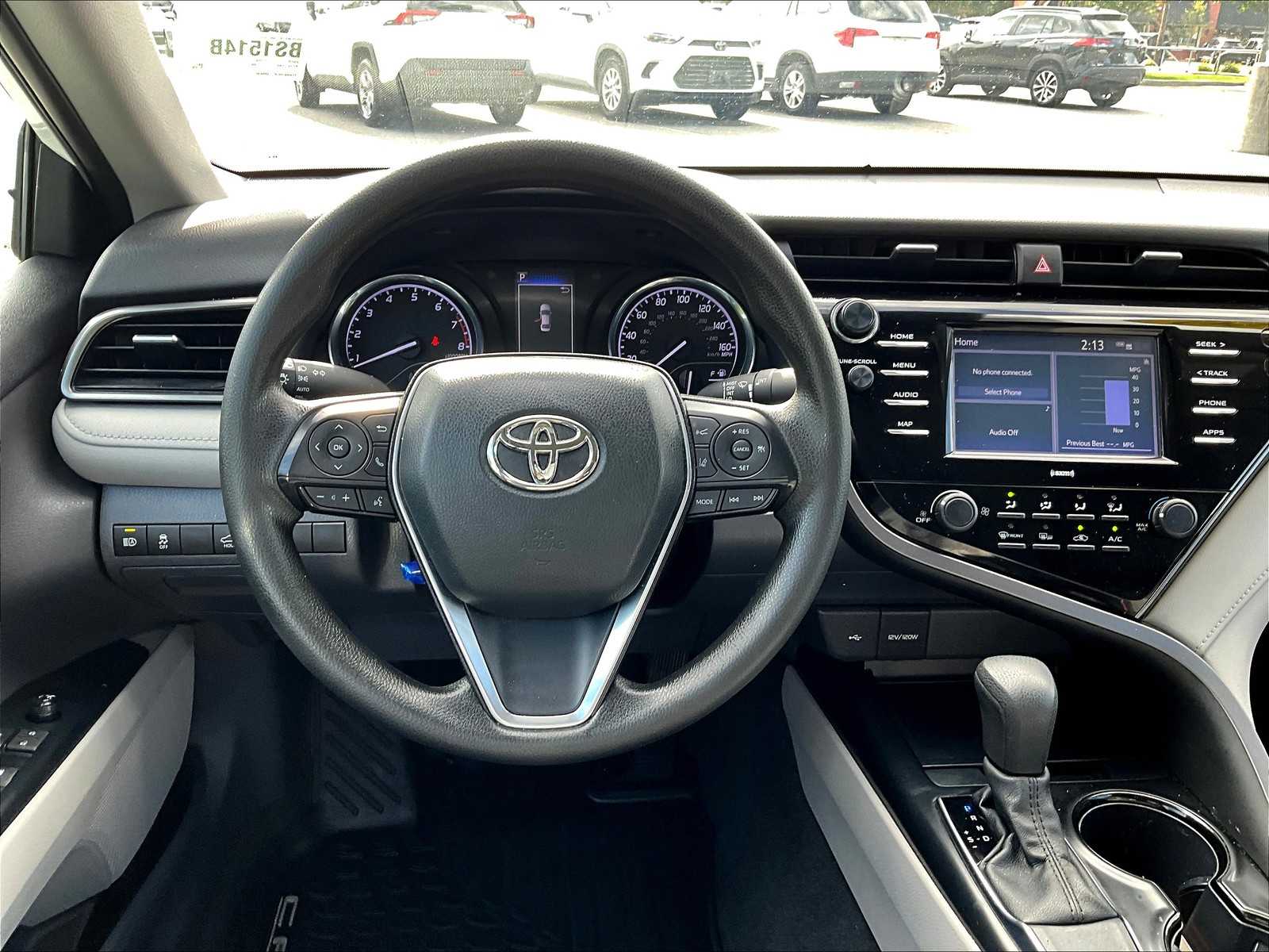 2020 Toyota Camry LE - Photo 17