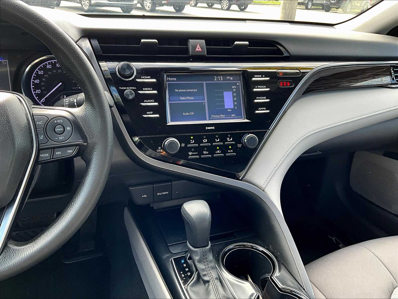 2020 Toyota Camry LE - Photo 18