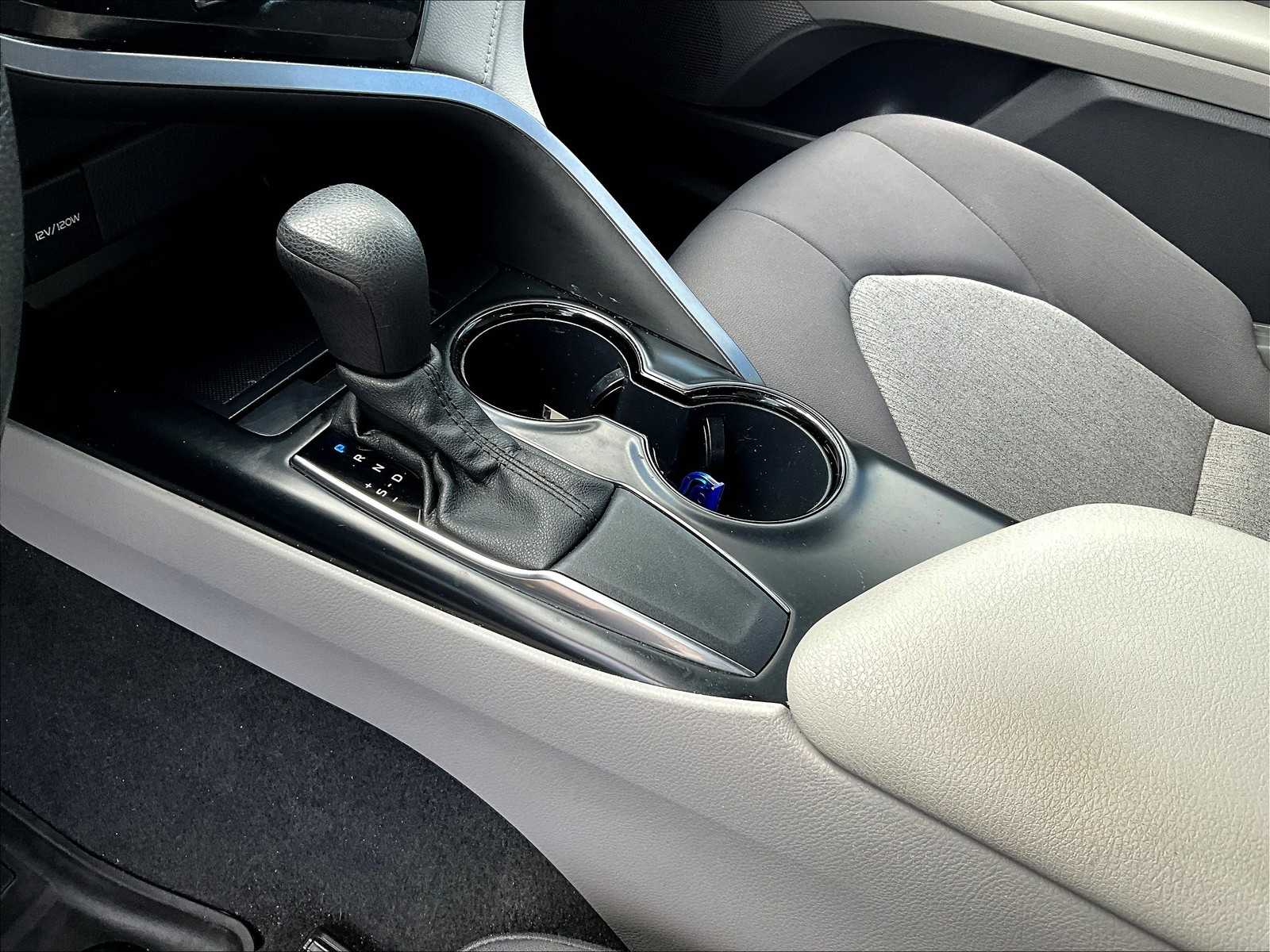 2020 Toyota Camry LE - Photo 20