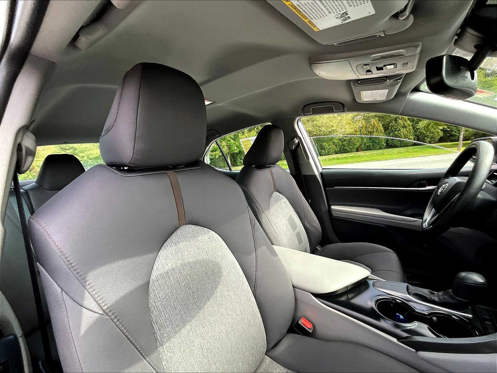 2020 Toyota Camry LE - Photo 22
