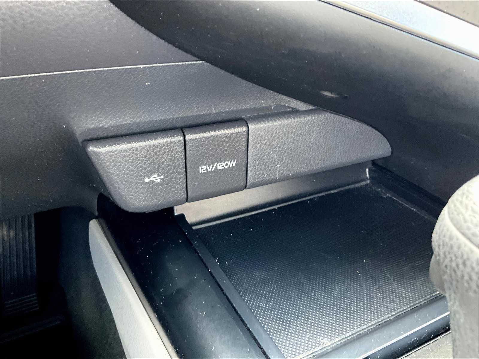 2020 Toyota Camry LE - Photo 27