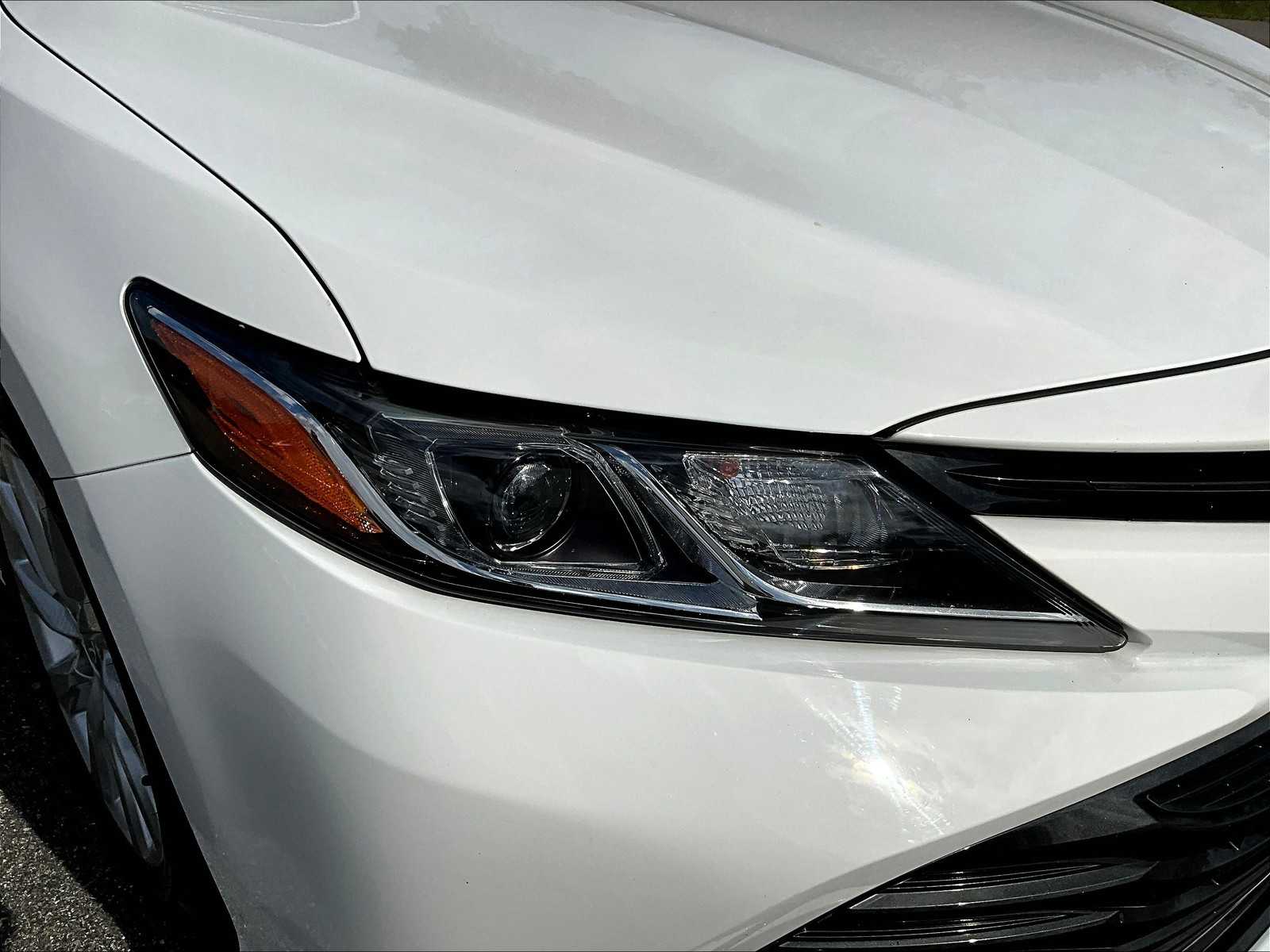 2020 Toyota Camry LE - Photo 32