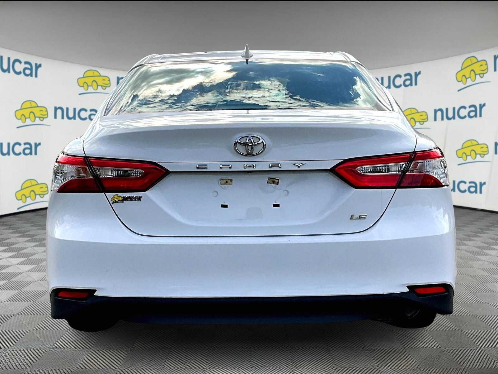 2020 Toyota Camry LE - Photo 5