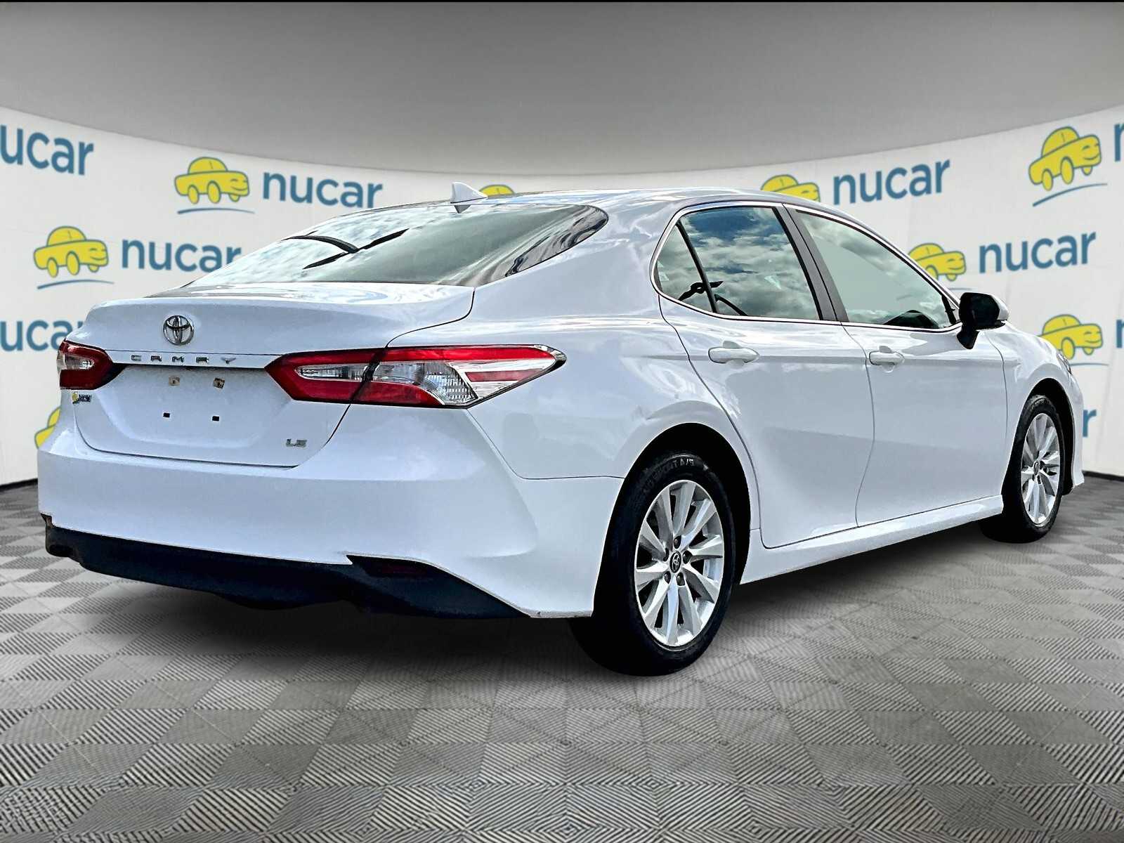 2020 Toyota Camry LE - Photo 6