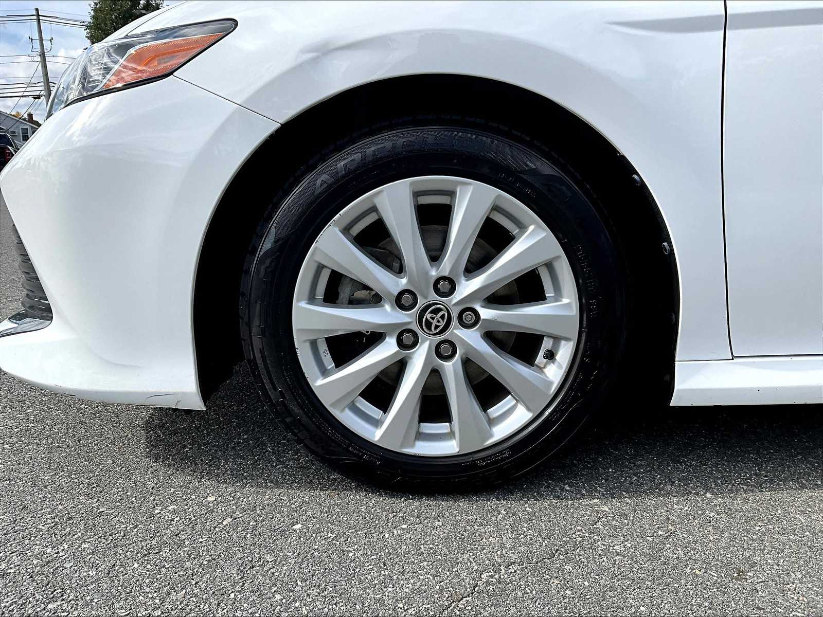 2020 Toyota Camry LE - Photo 7