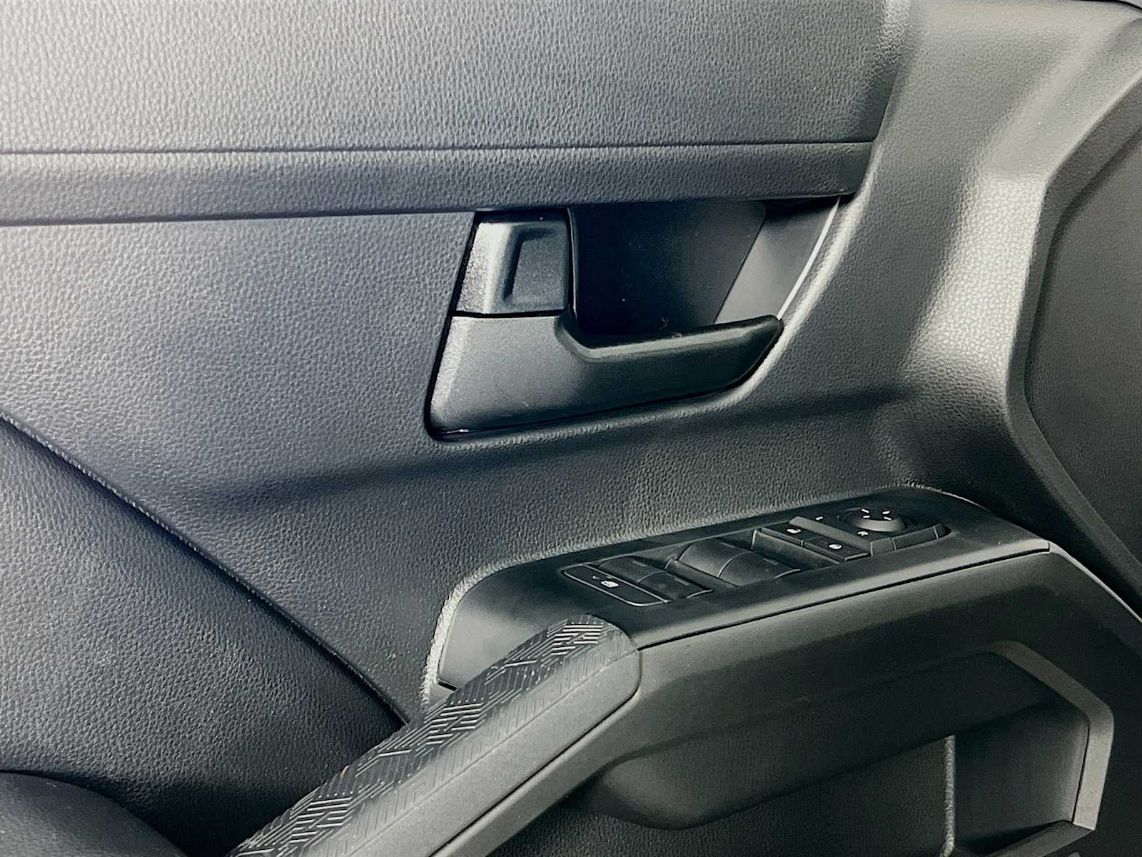 2025 Toyota Tacoma SR5 - Photo 15