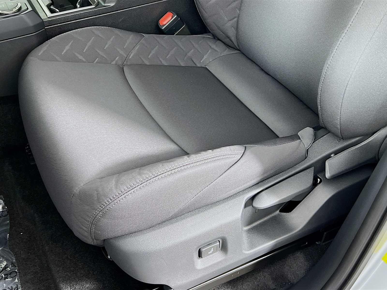 2025 Toyota Tacoma SR5 - Photo 16