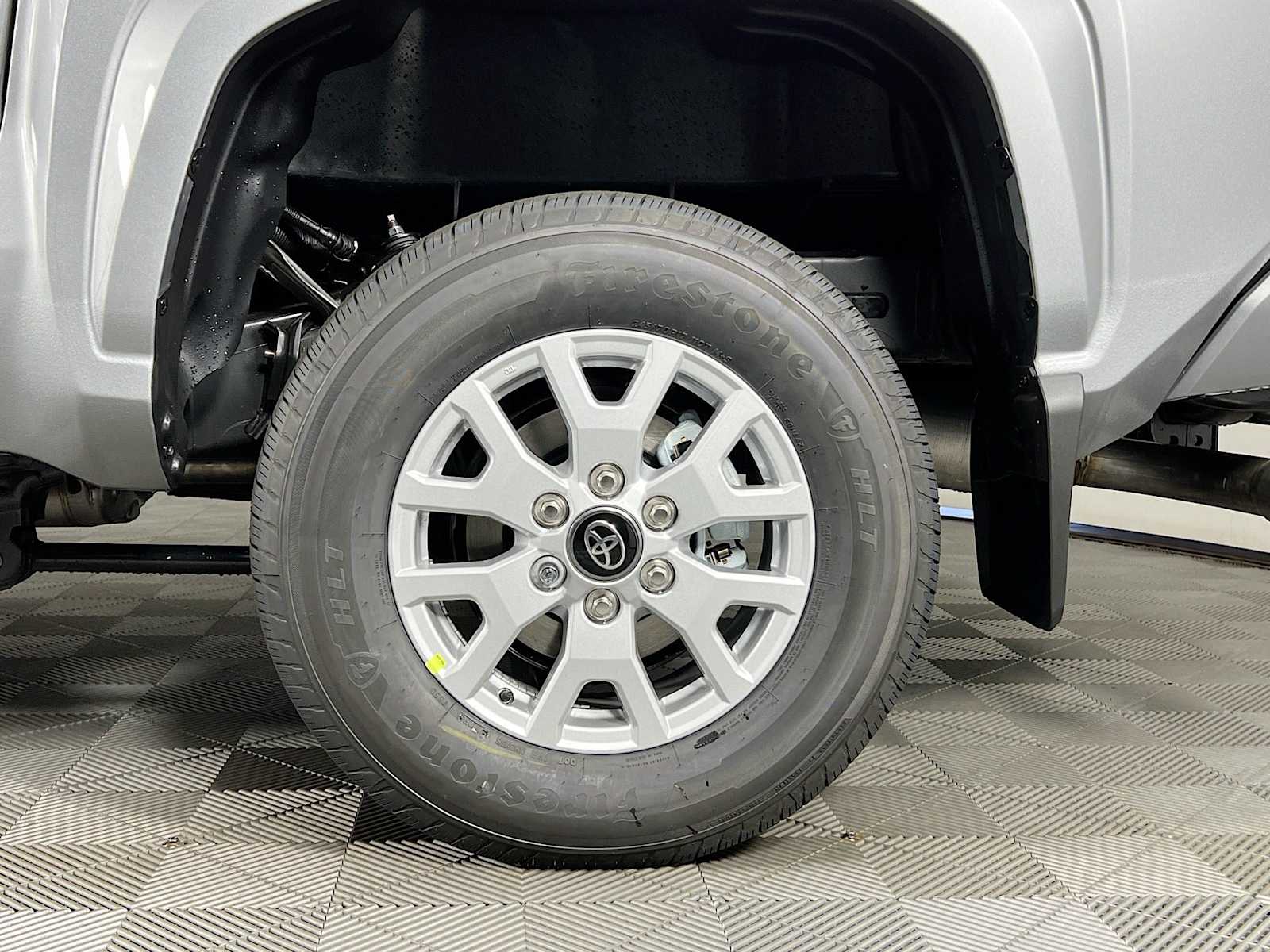 2025 Toyota Tacoma SR5 - Photo 18
