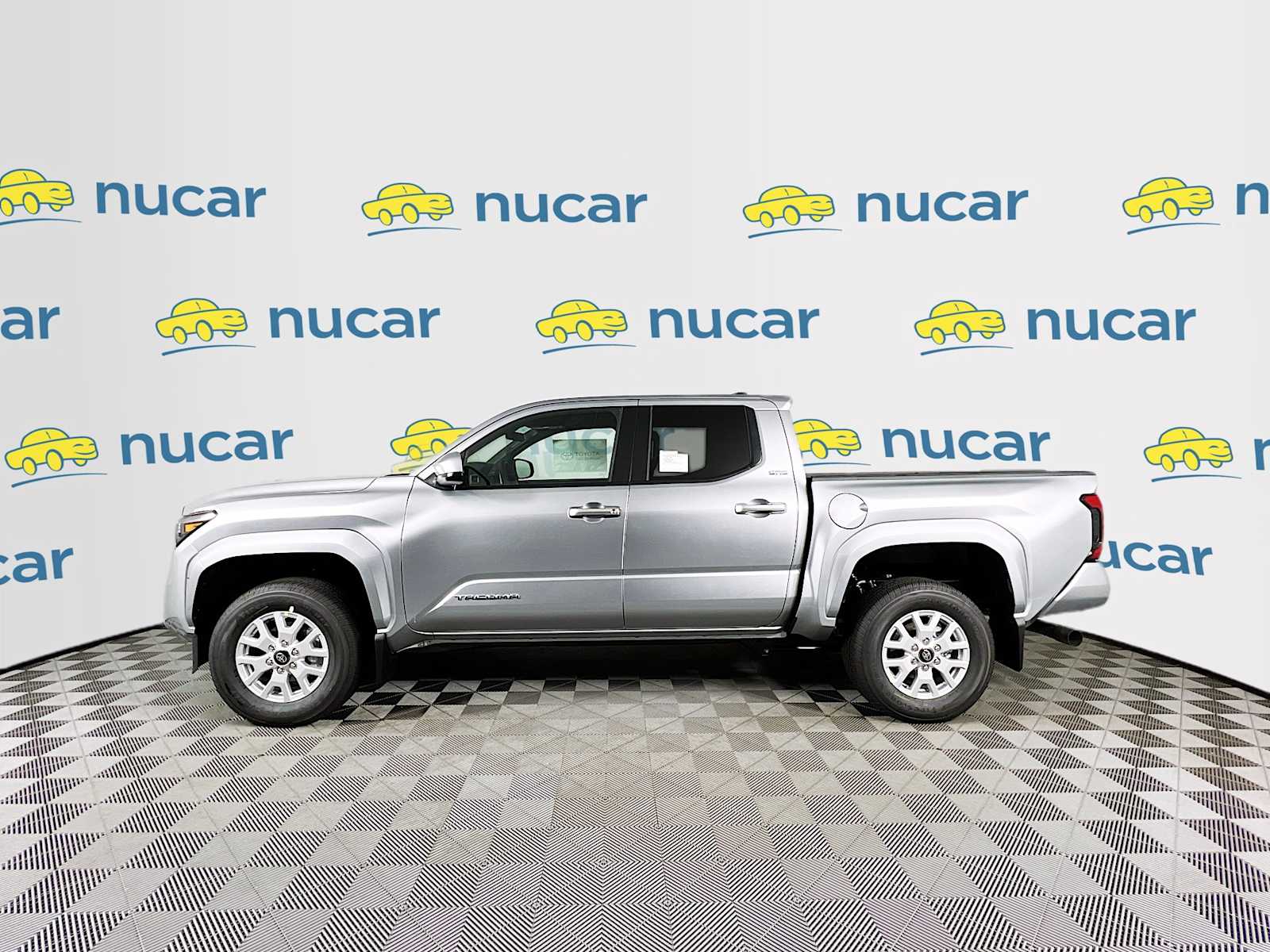 2025 Toyota Tacoma SR5 - Photo 3