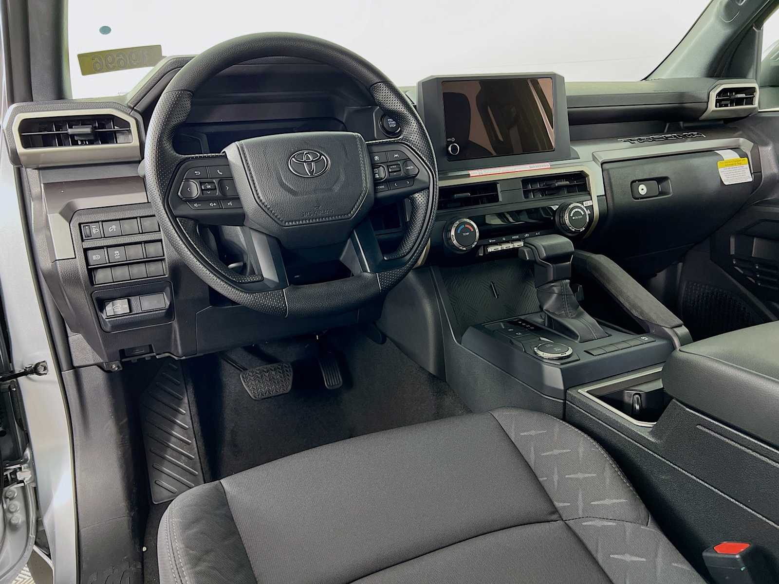 2025 Toyota Tacoma SR5 - Photo 6