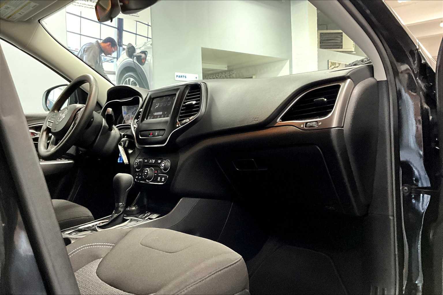 2021 Jeep Cherokee Latitude - Photo 14