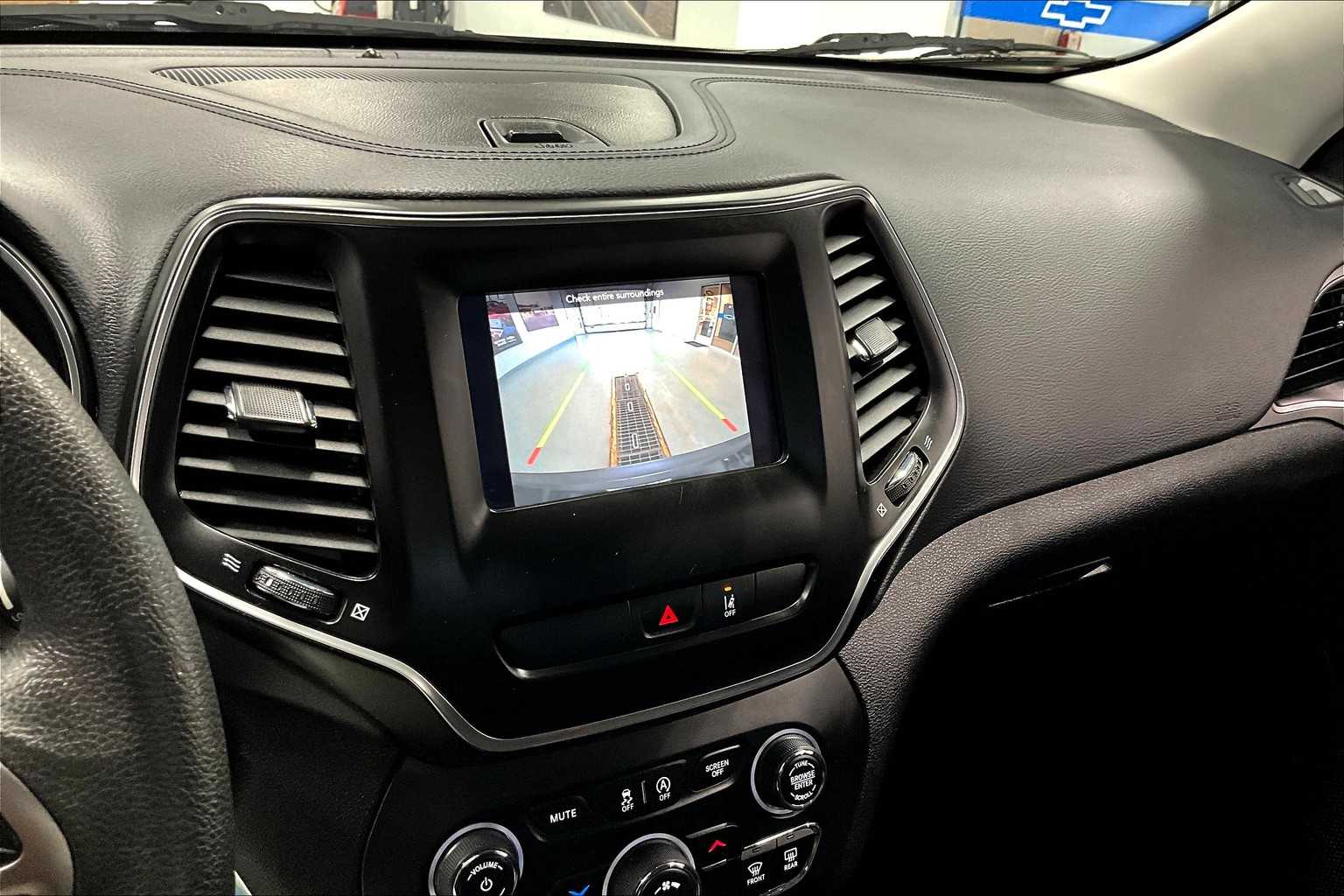 2021 Jeep Cherokee Latitude - Photo 19