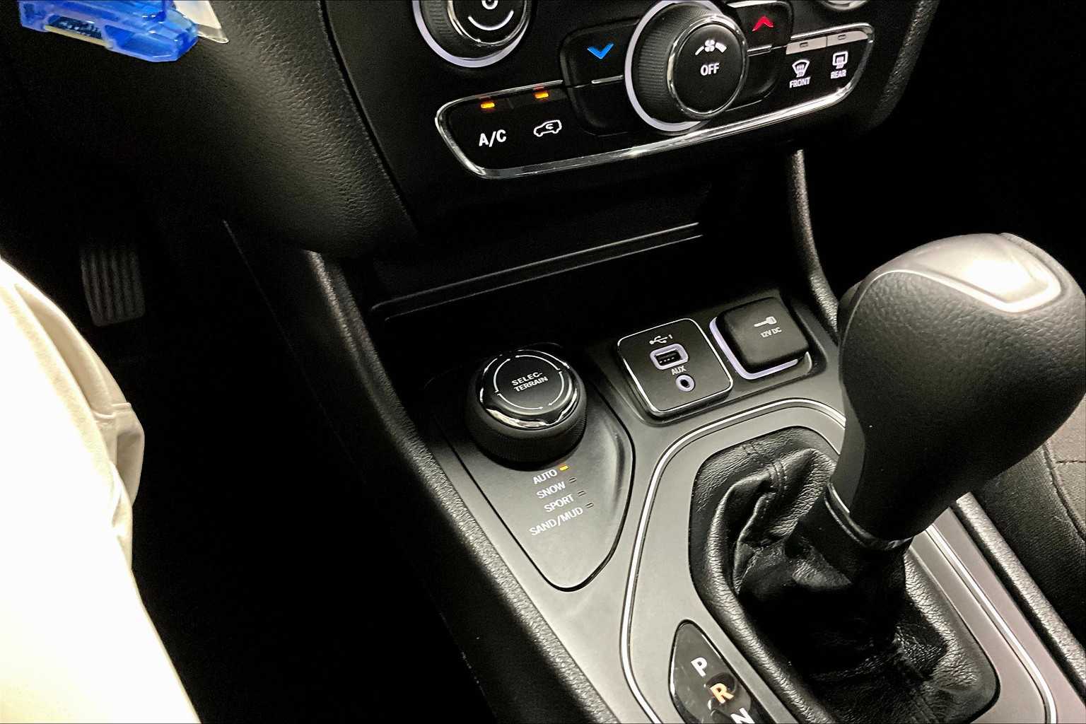 2021 Jeep Cherokee Latitude - Photo 25