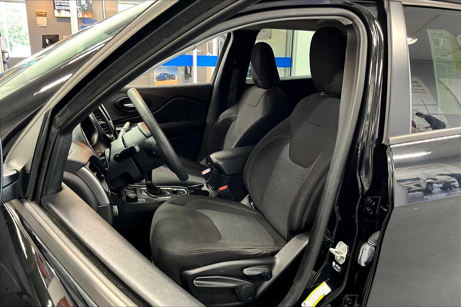 2021 Jeep Cherokee Latitude - Photo 10