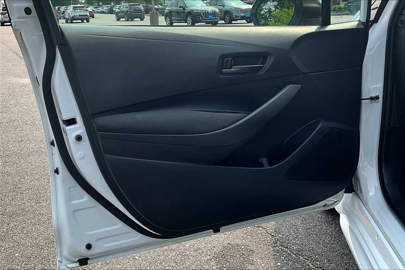 2023 Toyota Corolla LE - Photo 9