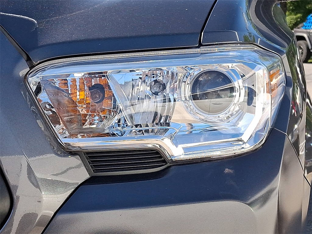 2022 Toyota Tacoma SR - Photo 9
