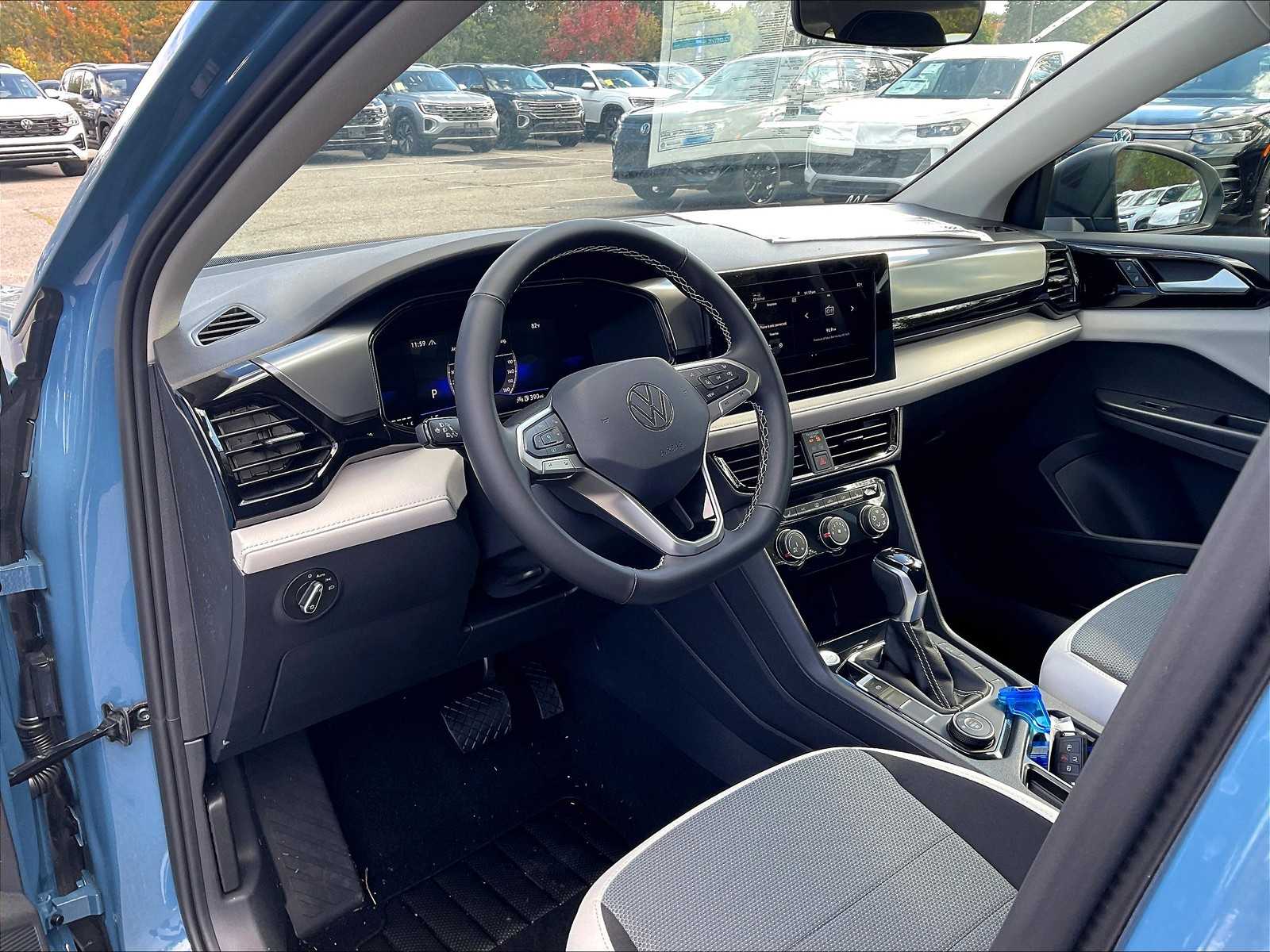 2025 Volkswagen Taos S - Photo 9