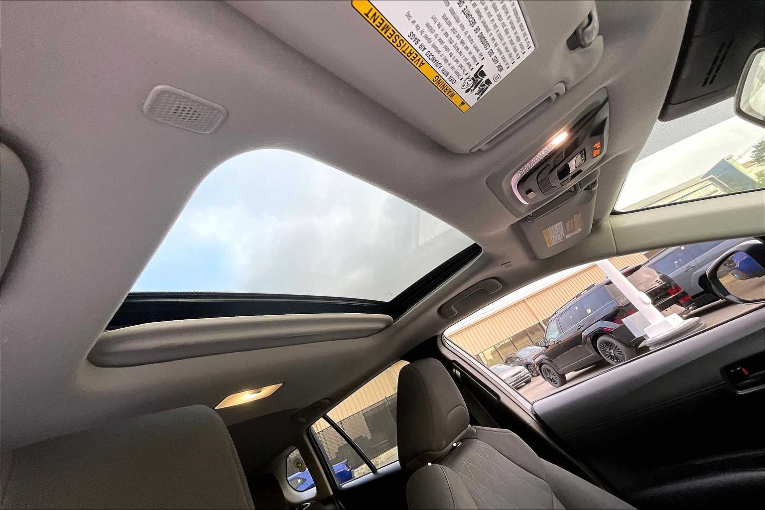 2023 Toyota Corolla Cross LE - Photo 22