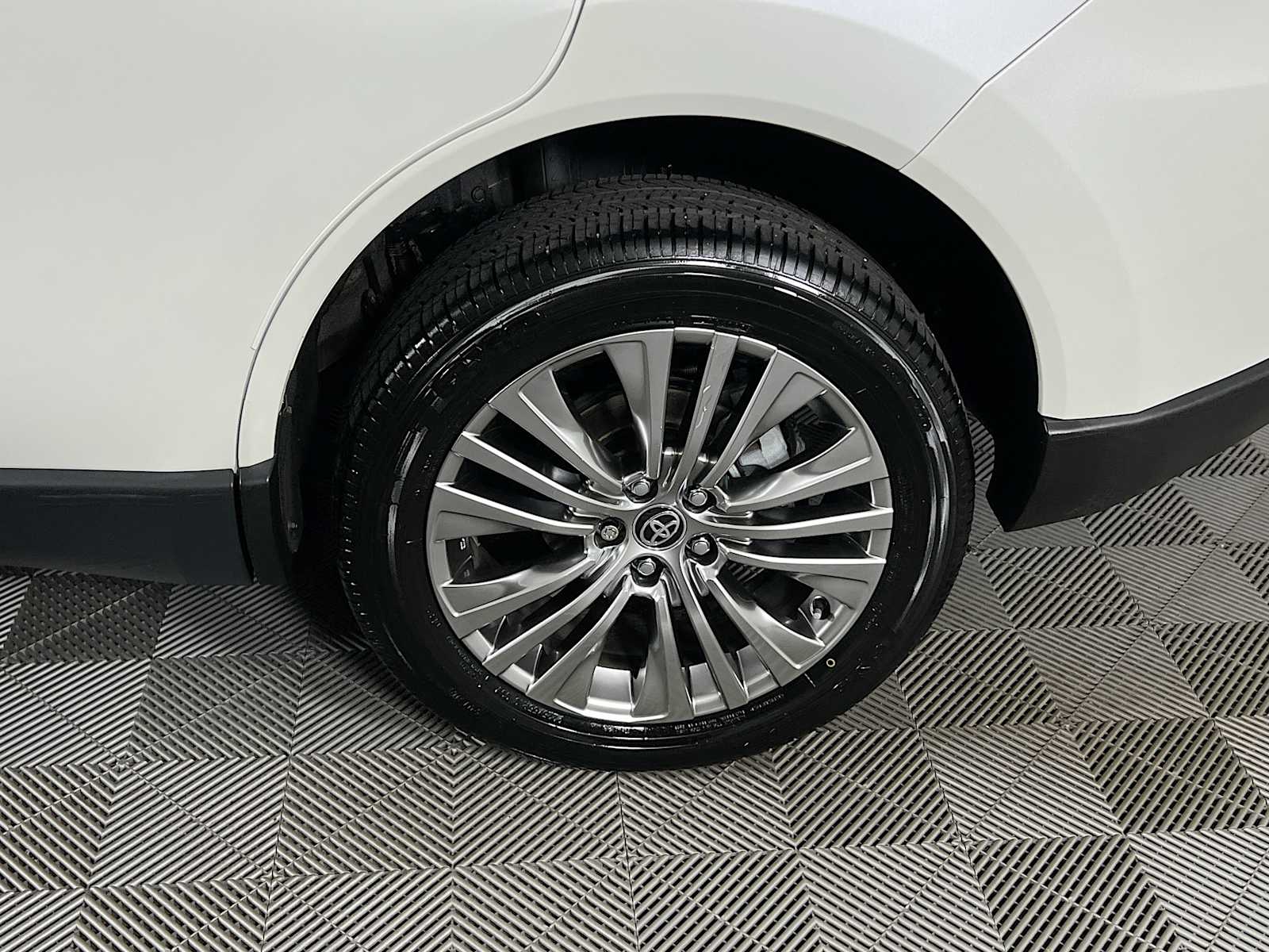 2022 Toyota Venza Limited - Photo 30