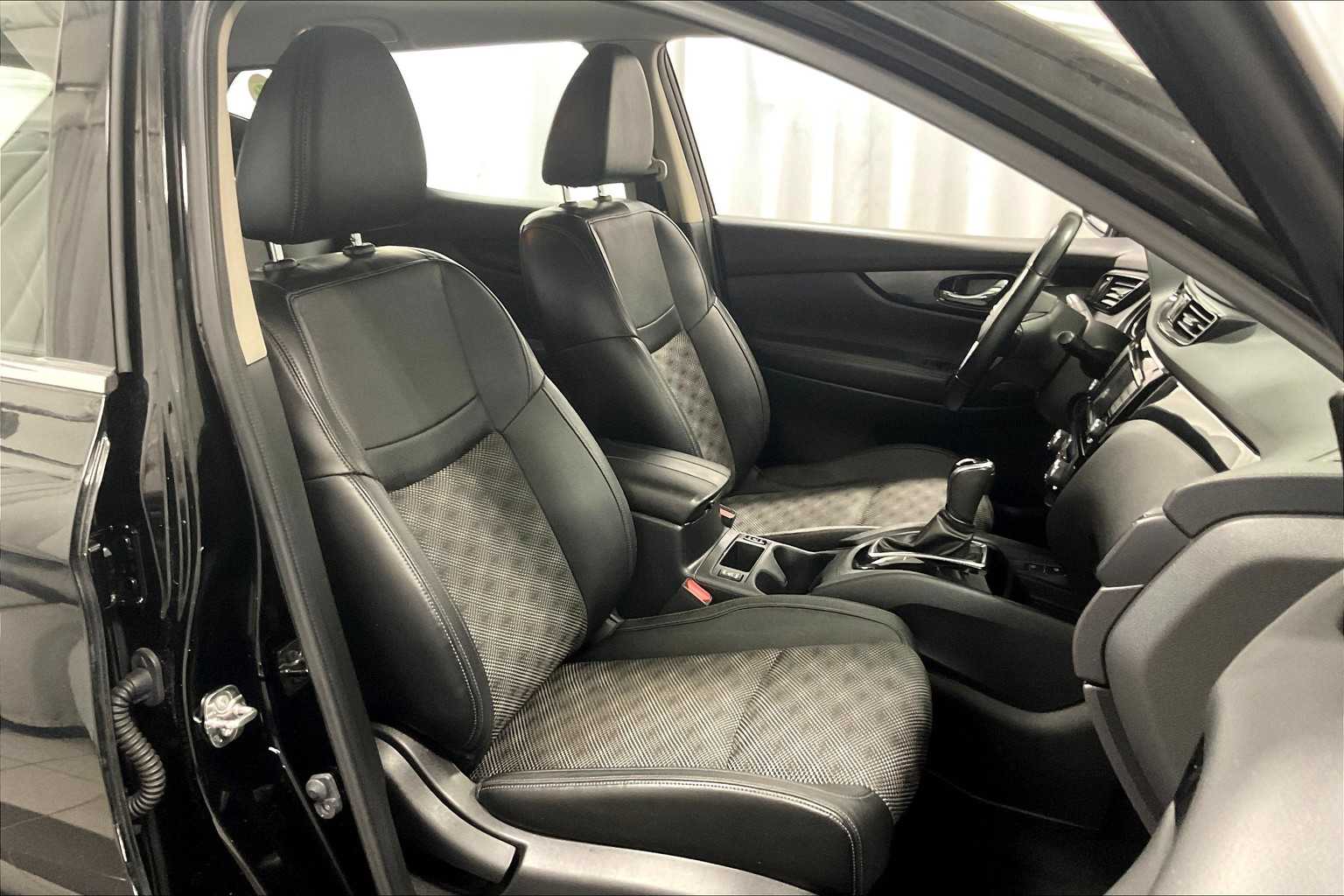 2021 Nissan Rogue Sport SV - Photo 11