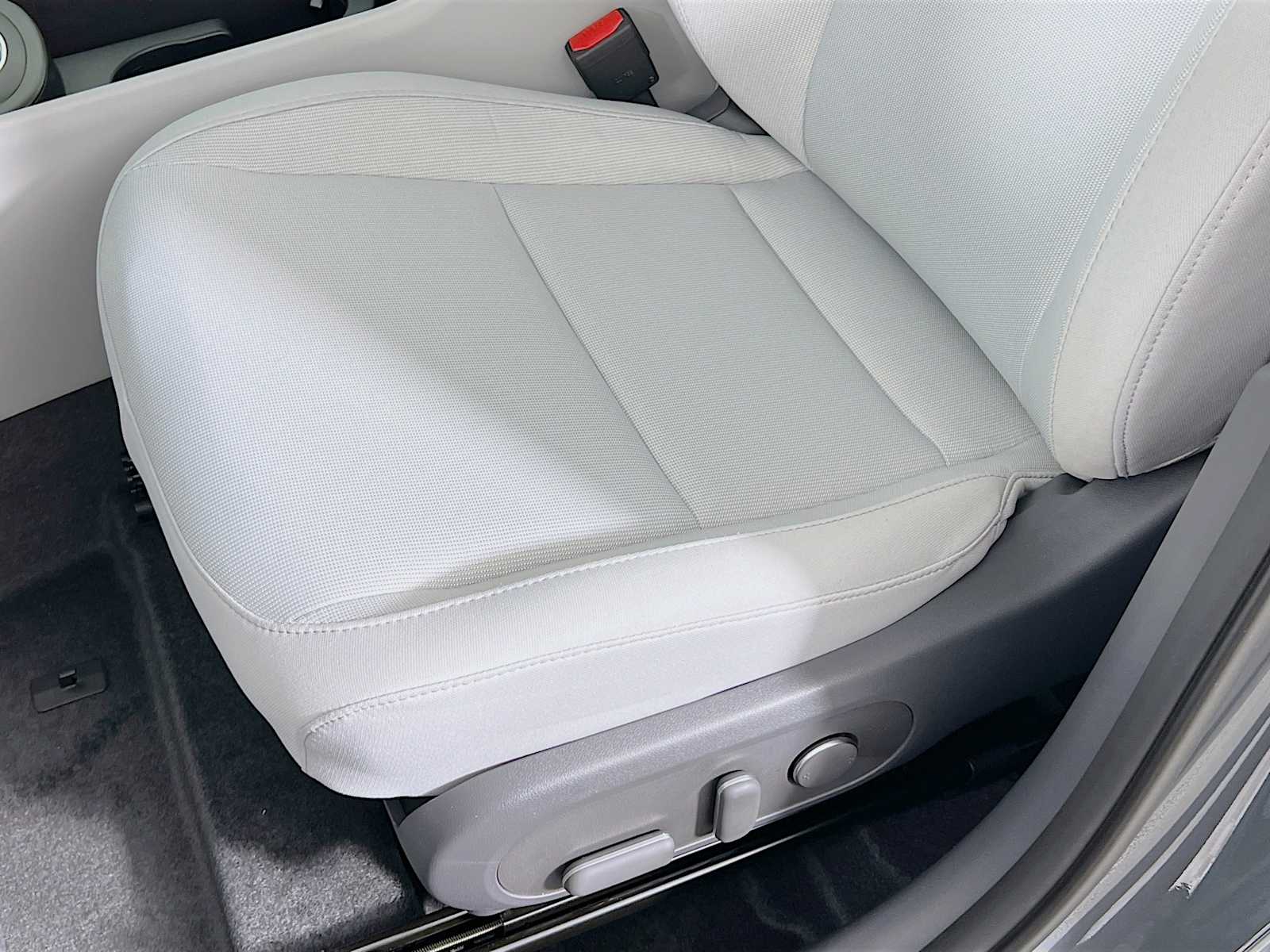 2025 Hyundai Kona SEL - Photo 17