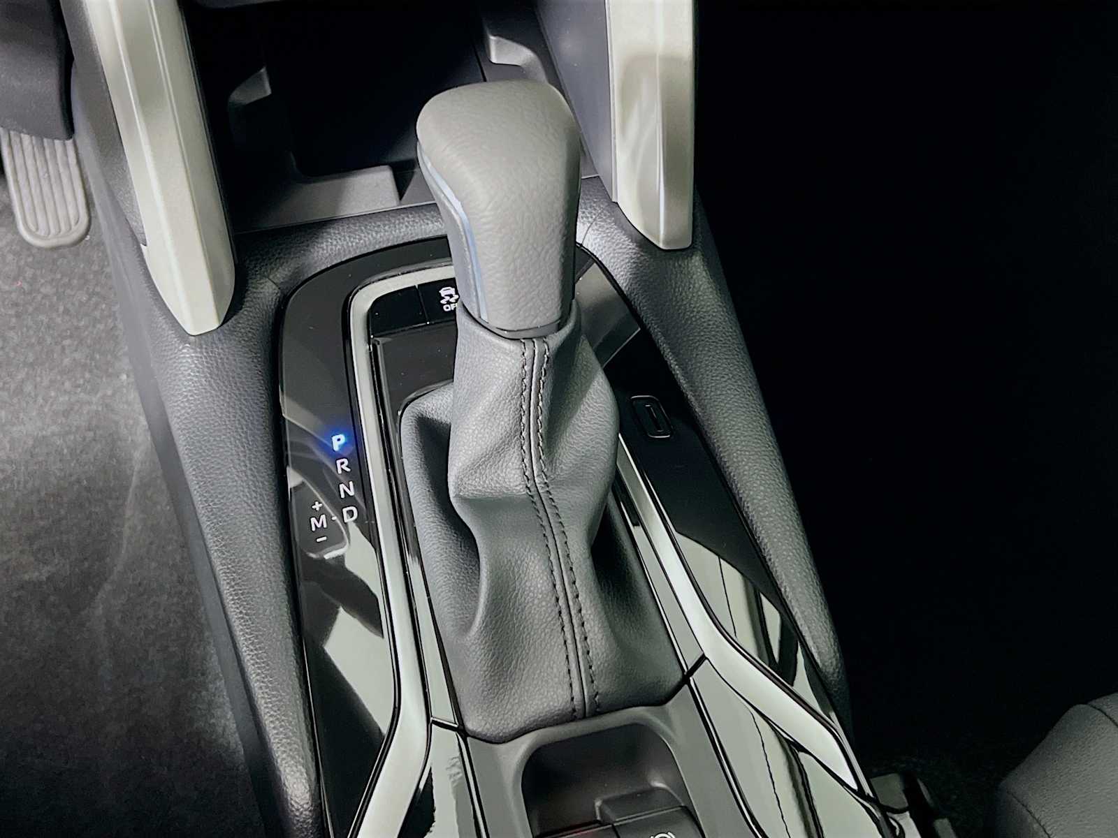 2025 Toyota Corolla Cross XLE - Photo 11