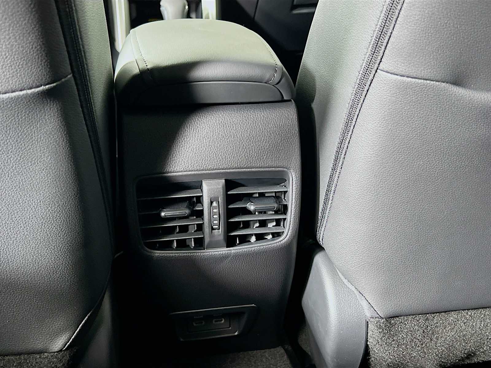 2025 Toyota Corolla Cross XLE - Photo 14