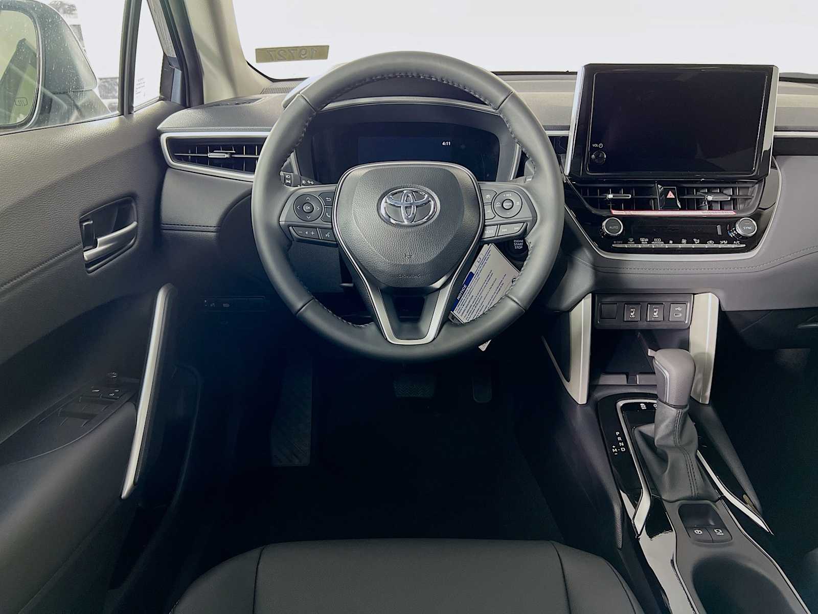 2025 Toyota Corolla Cross XLE - Photo 15