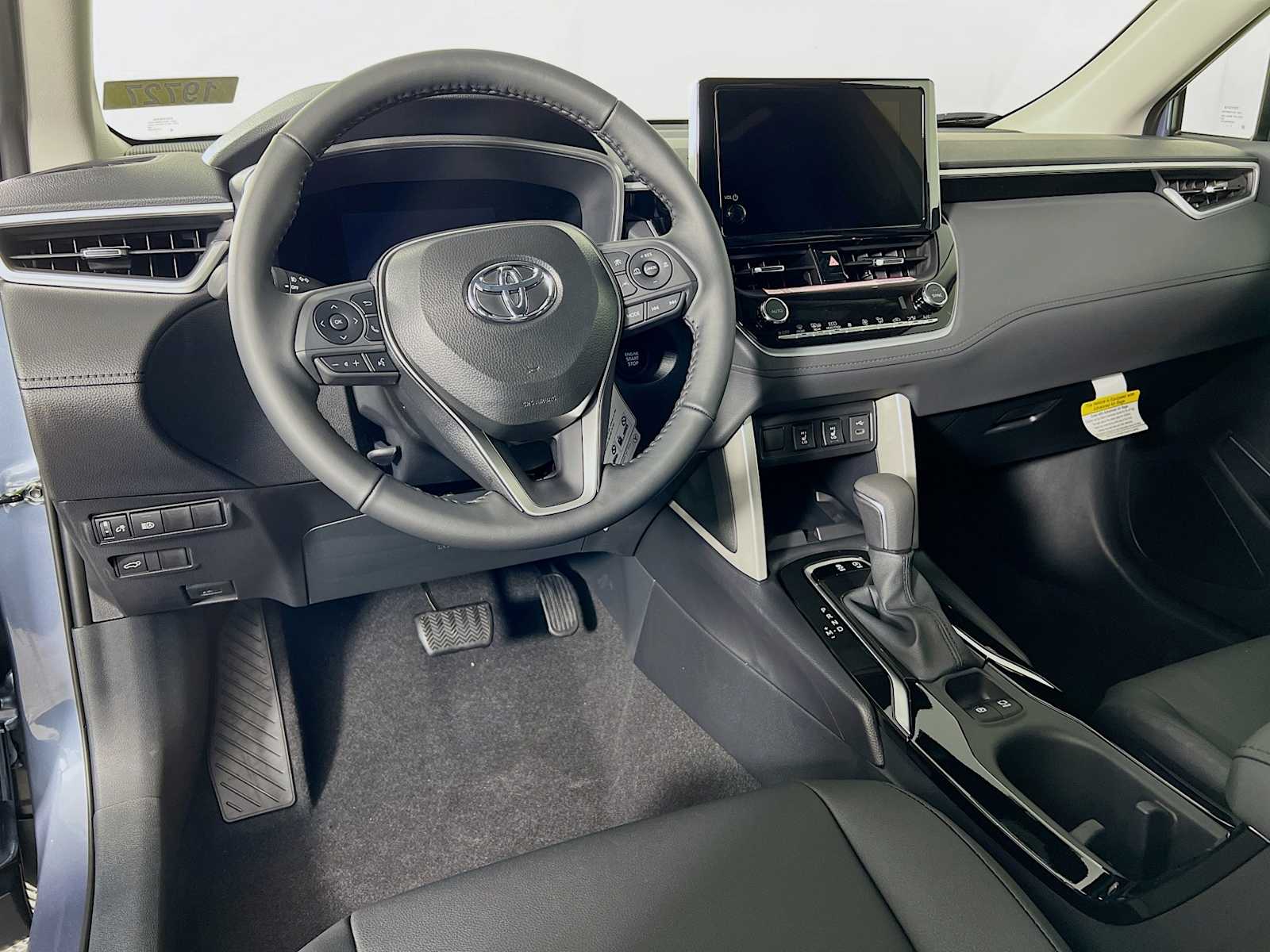 2025 Toyota Corolla Cross XLE - Photo 6