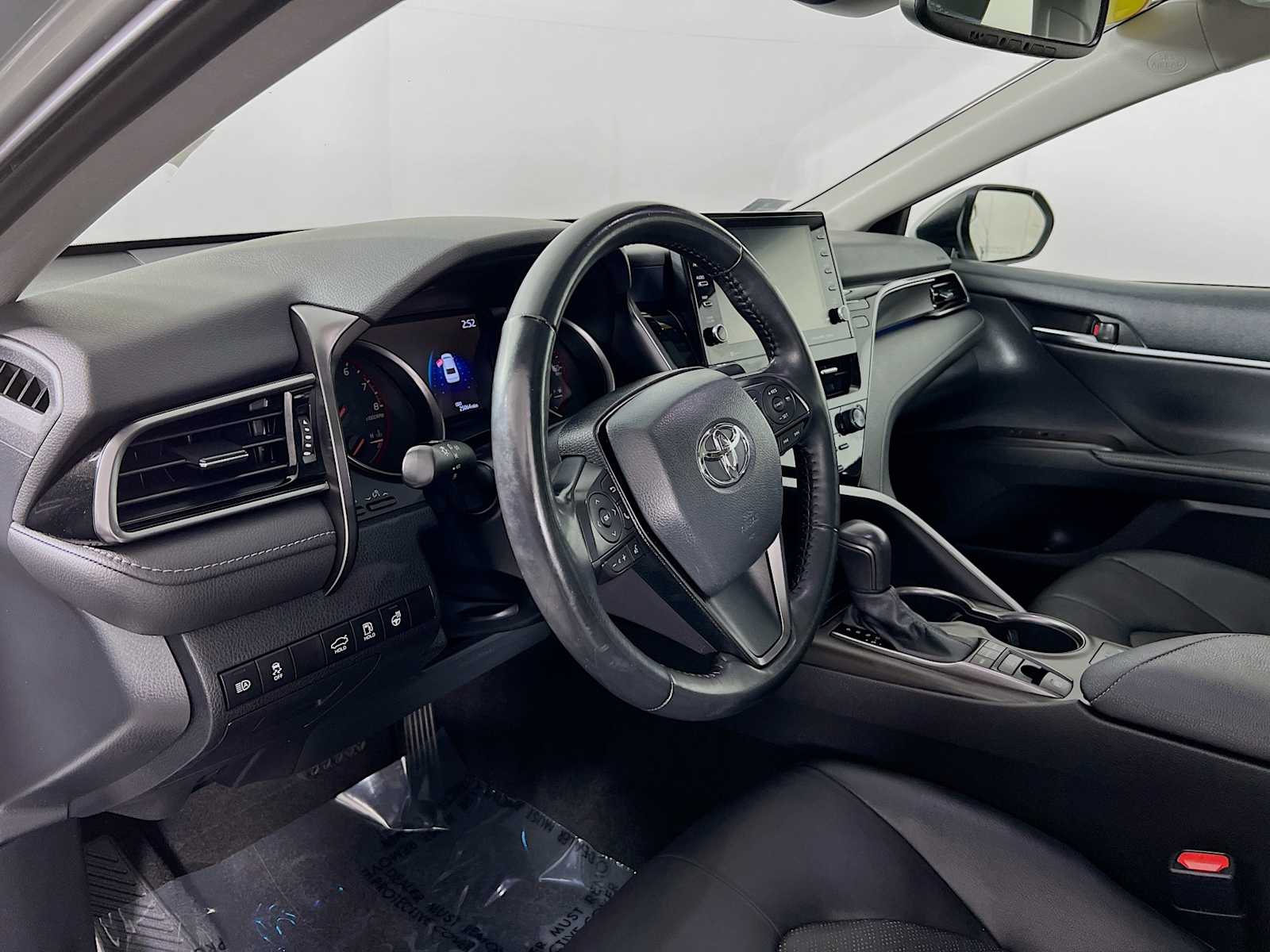 2022 Toyota Camry XSE - Photo 9