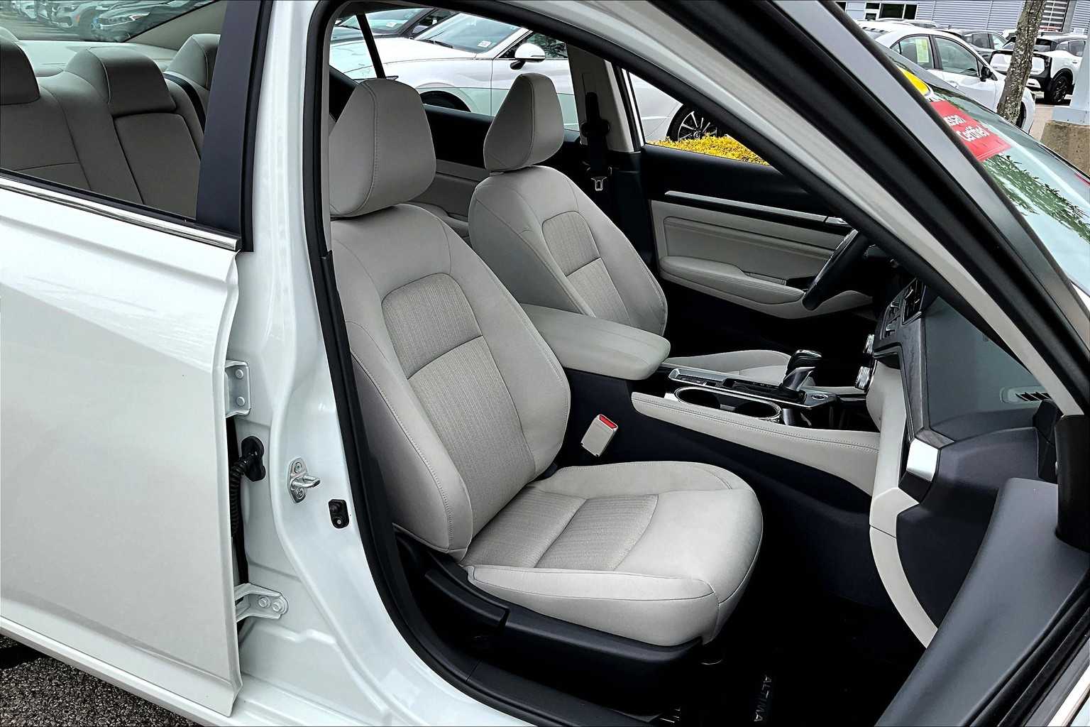 2023 Nissan Altima 2.5 SV - Photo 11