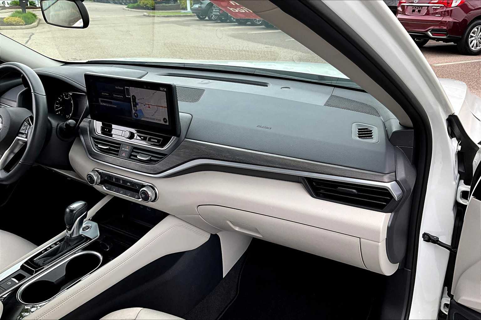 2023 Nissan Altima 2.5 SV - Photo 13