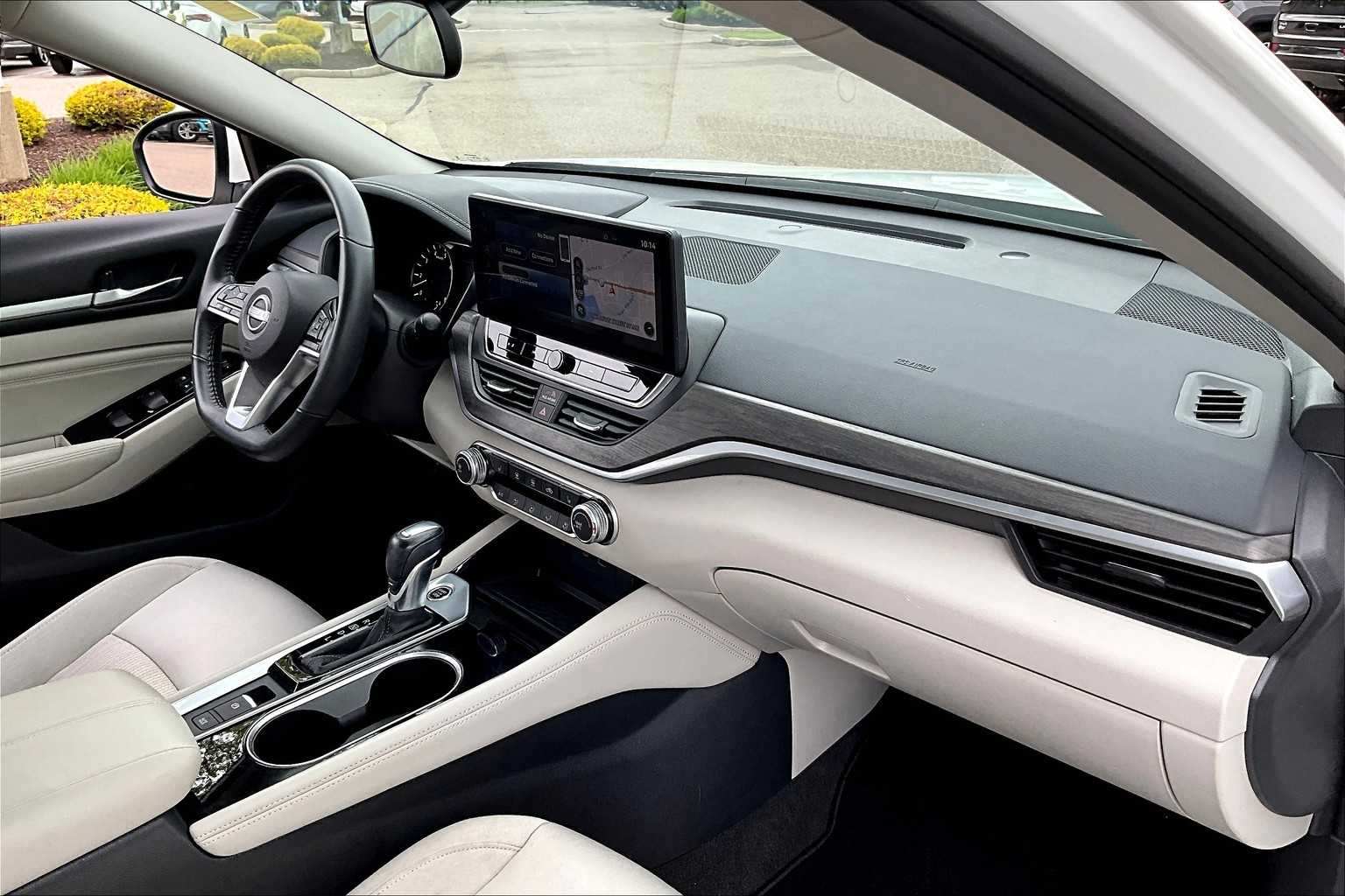 2023 Nissan Altima 2.5 SV - Photo 14