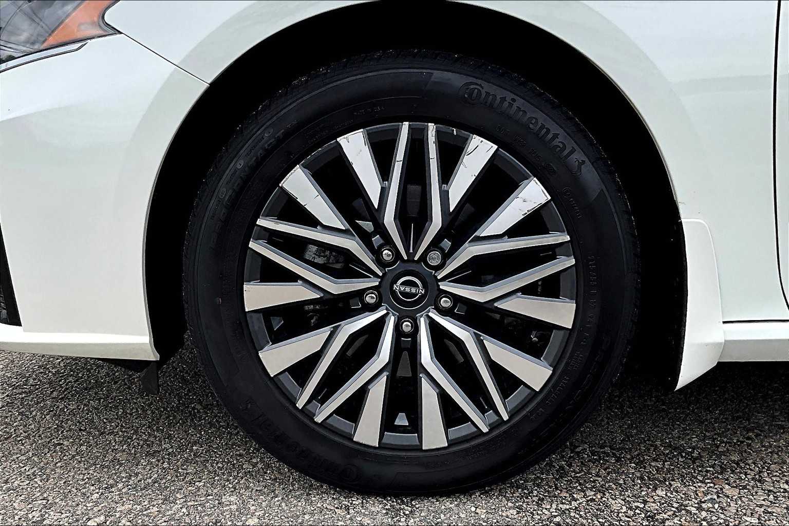 2023 Nissan Altima 2.5 SV - Photo 7