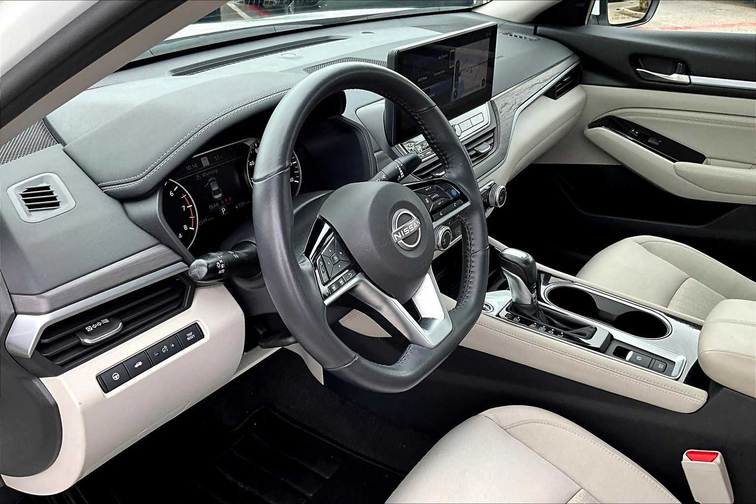 2023 Nissan Altima 2.5 SV - Photo 8