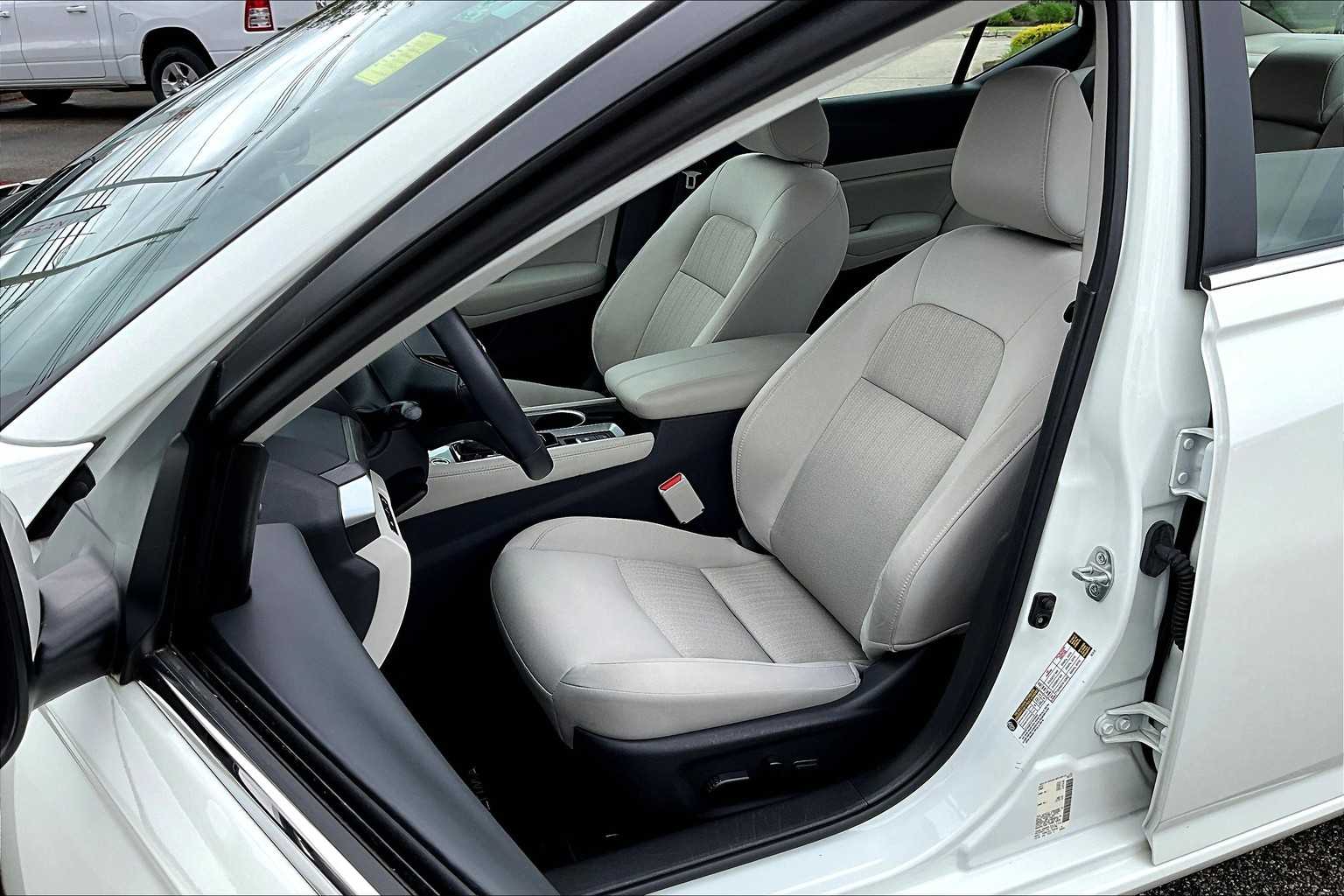 2023 Nissan Altima 2.5 SV - Photo 10