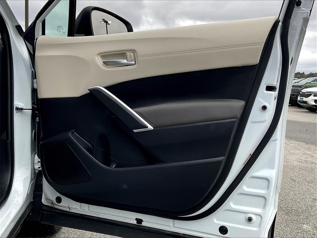 2024 Toyota Corolla Cross XLE - Photo 11