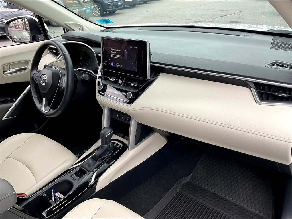 2024 Toyota Corolla Cross XLE - Photo 13