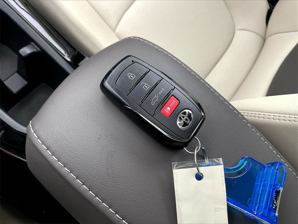 2024 Toyota Corolla Cross XLE - Photo 28