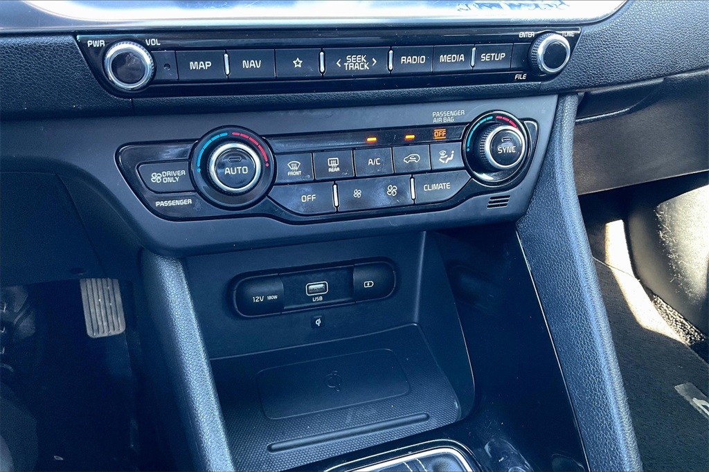 2022 Kia Niro Plug-In Hybrid EX Premium - Photo 25