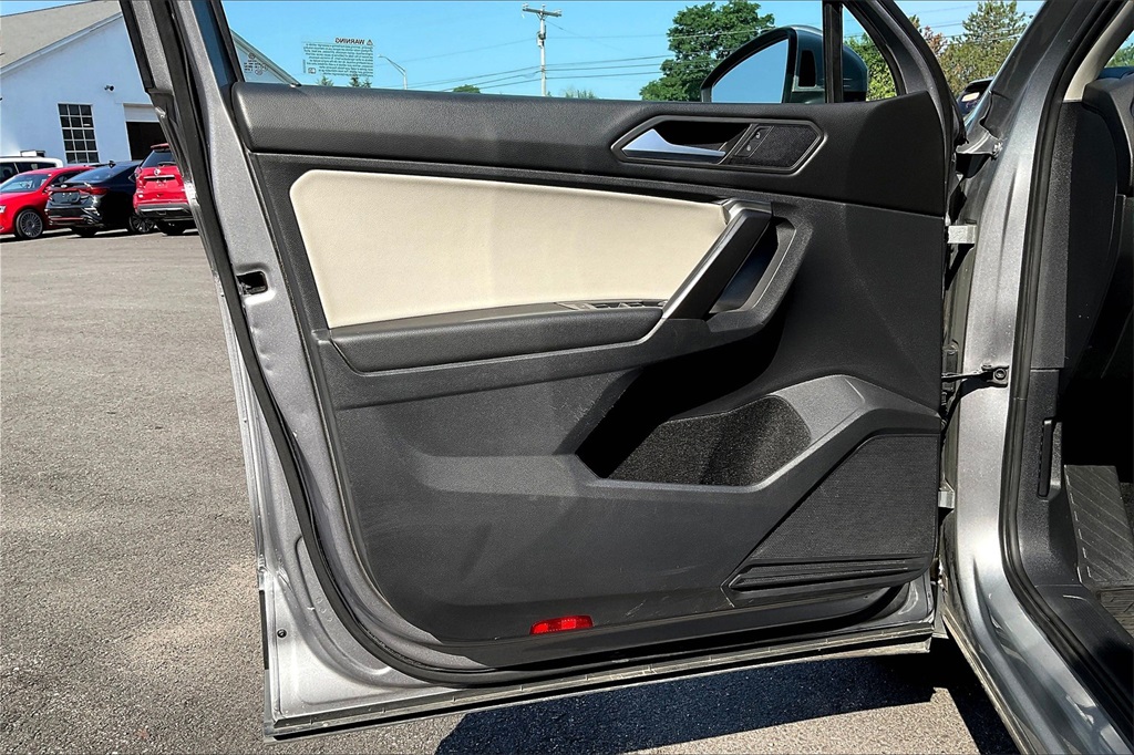 2021 Volkswagen Tiguan 2.0T SE - Photo 9