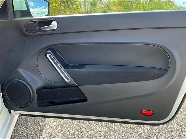 2019 Volkswagen Beetle 2.0T S - Photo 12