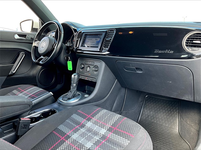 2019 Volkswagen Beetle 2.0T S - Photo 13