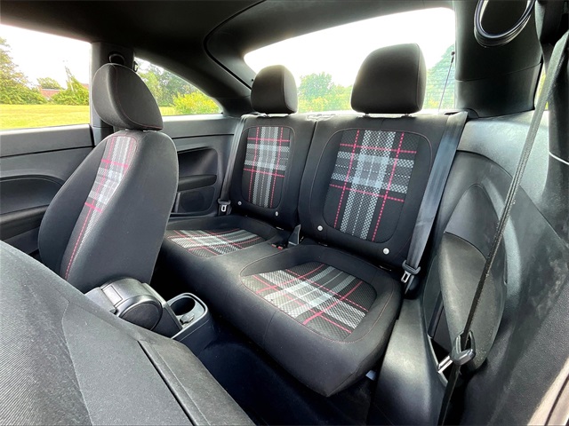 2019 Volkswagen Beetle 2.0T S - Photo 14