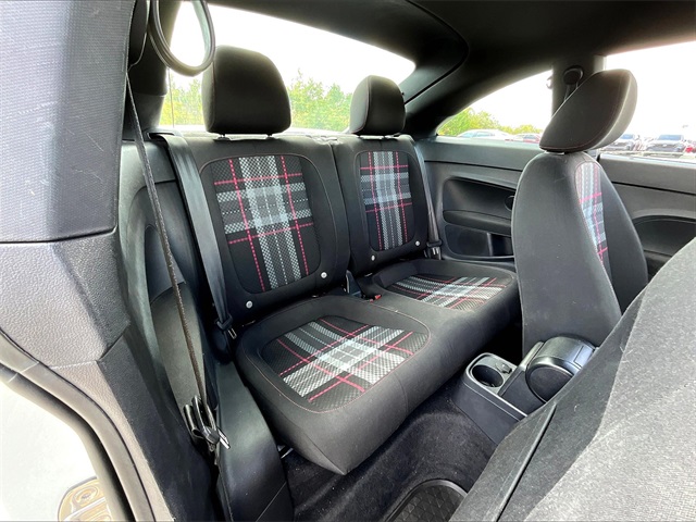 2019 Volkswagen Beetle 2.0T S - Photo 15