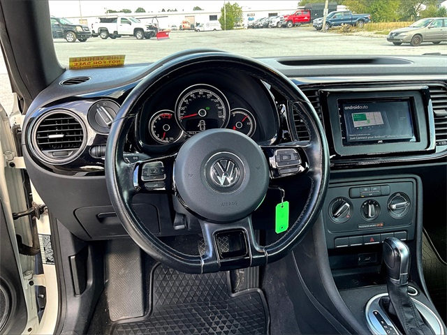 2019 Volkswagen Beetle 2.0T S - Photo 16