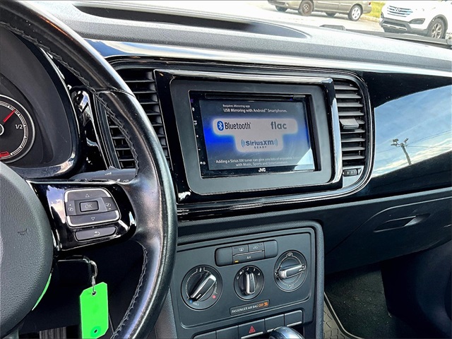 2019 Volkswagen Beetle 2.0T S - Photo 17