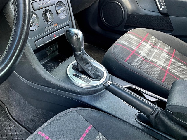 2019 Volkswagen Beetle 2.0T S - Photo 19