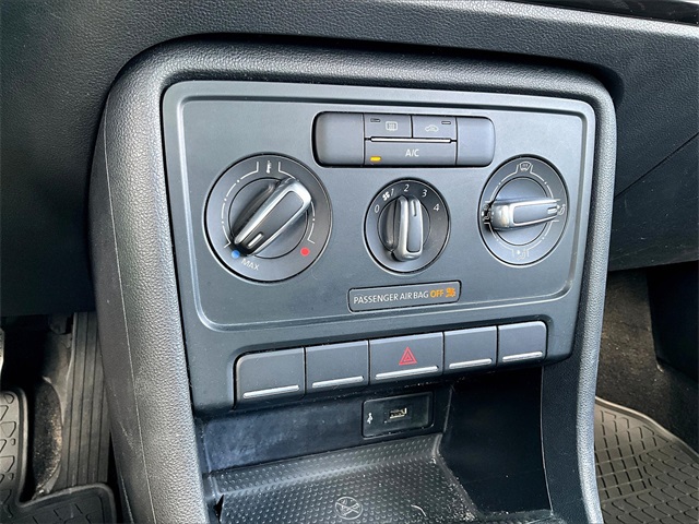 2019 Volkswagen Beetle 2.0T S - Photo 21